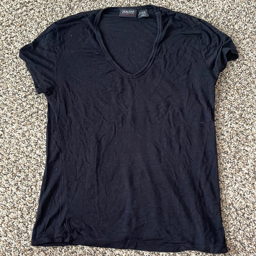 women’s plain black everyday flowy tee